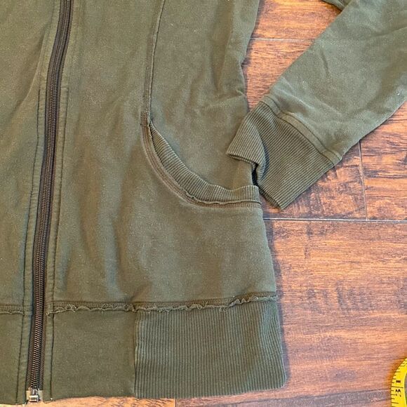 Lululemon Army Green zip up sweatshirt size 6 no size tag check pics GUC - Picture 4 of 10